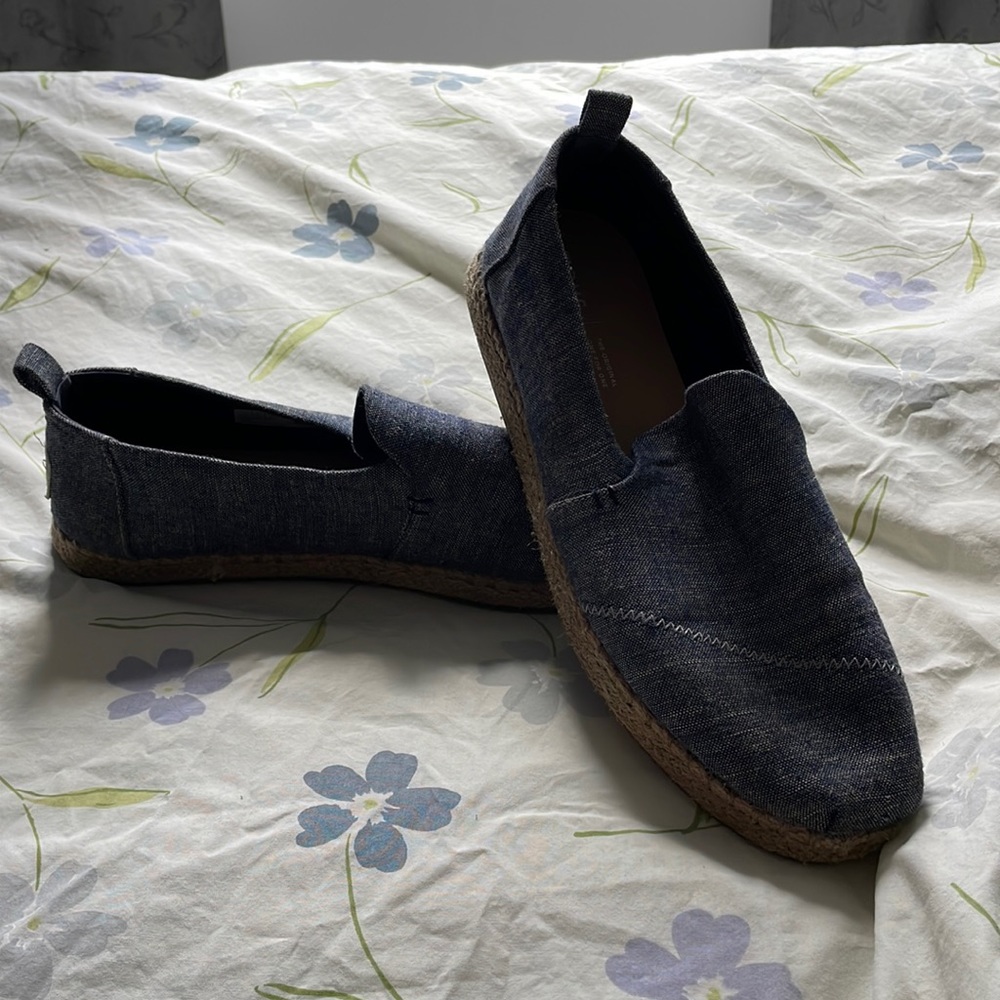 Women’s Blue Toms Size 10